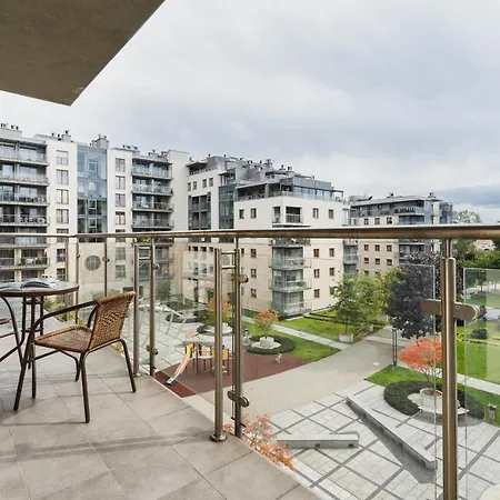 Apartments Kraków Wiślane Tarasy by Renters-3